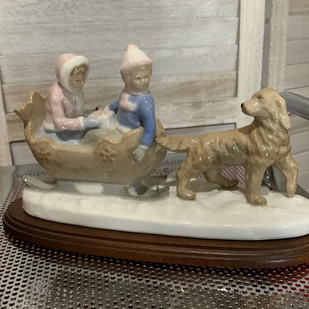 9x3 1/2 winter sleigh ride figurine by Paul Sebastian